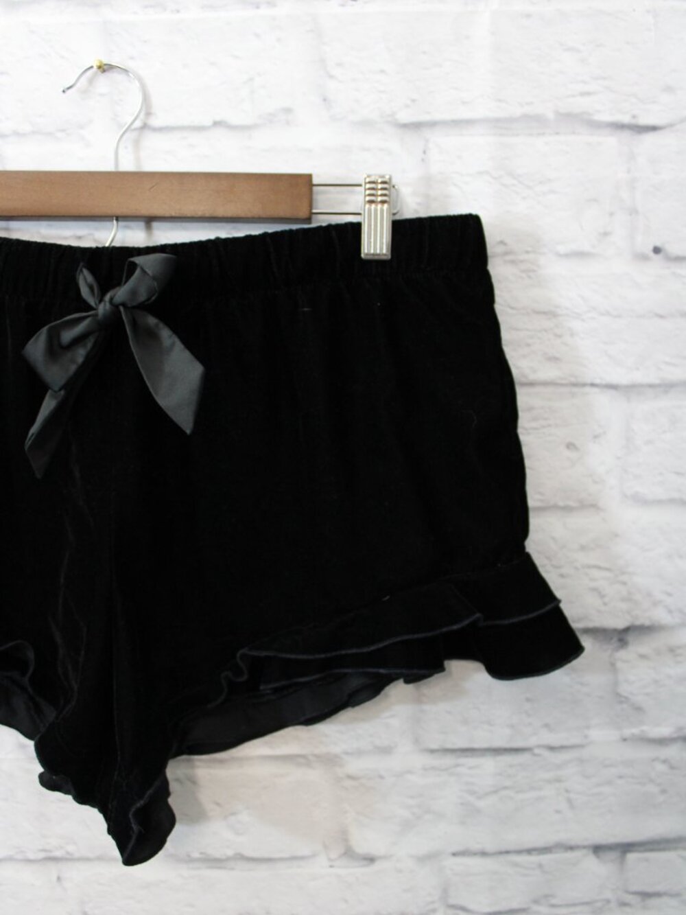 Victoria's Secret Velvet Ruffle Lounge Sleep Shorts Black Satin Bow Size Large - Picture 3 of 8